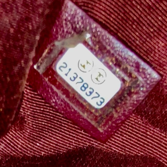 Chanel boy bag with caviar, leather and patent leather trim with gunmetal chain - Picture 4 of 12